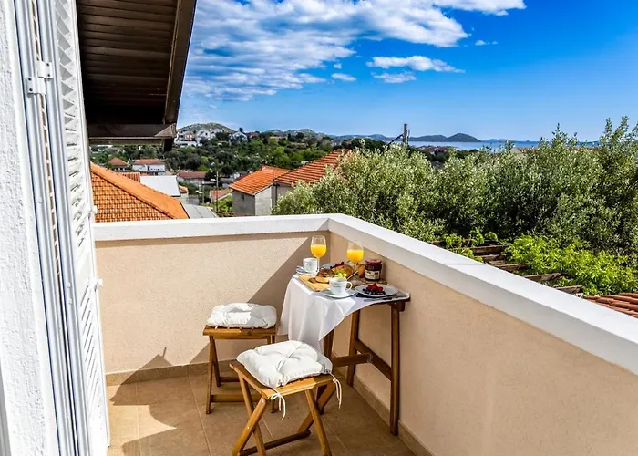 בית נופש House With A Swimming Pool Pakostane, Biograd - 22480 פאקוסטאן