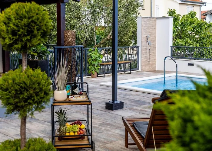 בית נופש House With A Swimming Pool Pakostane, Biograd - 22480 פאקוסטאן